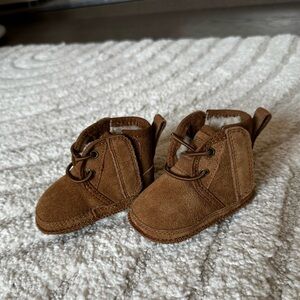 Ugg Neumel Baby Booties 0/1 Size Chestnut